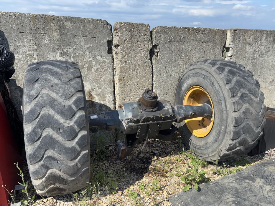 KOŁA Komatsu Wa320-6  opony 20,5-25