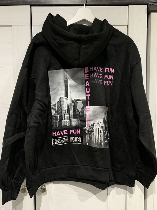 Czarna bluza z kapturem przód czarny, tył grafika z napisami 46 nowa