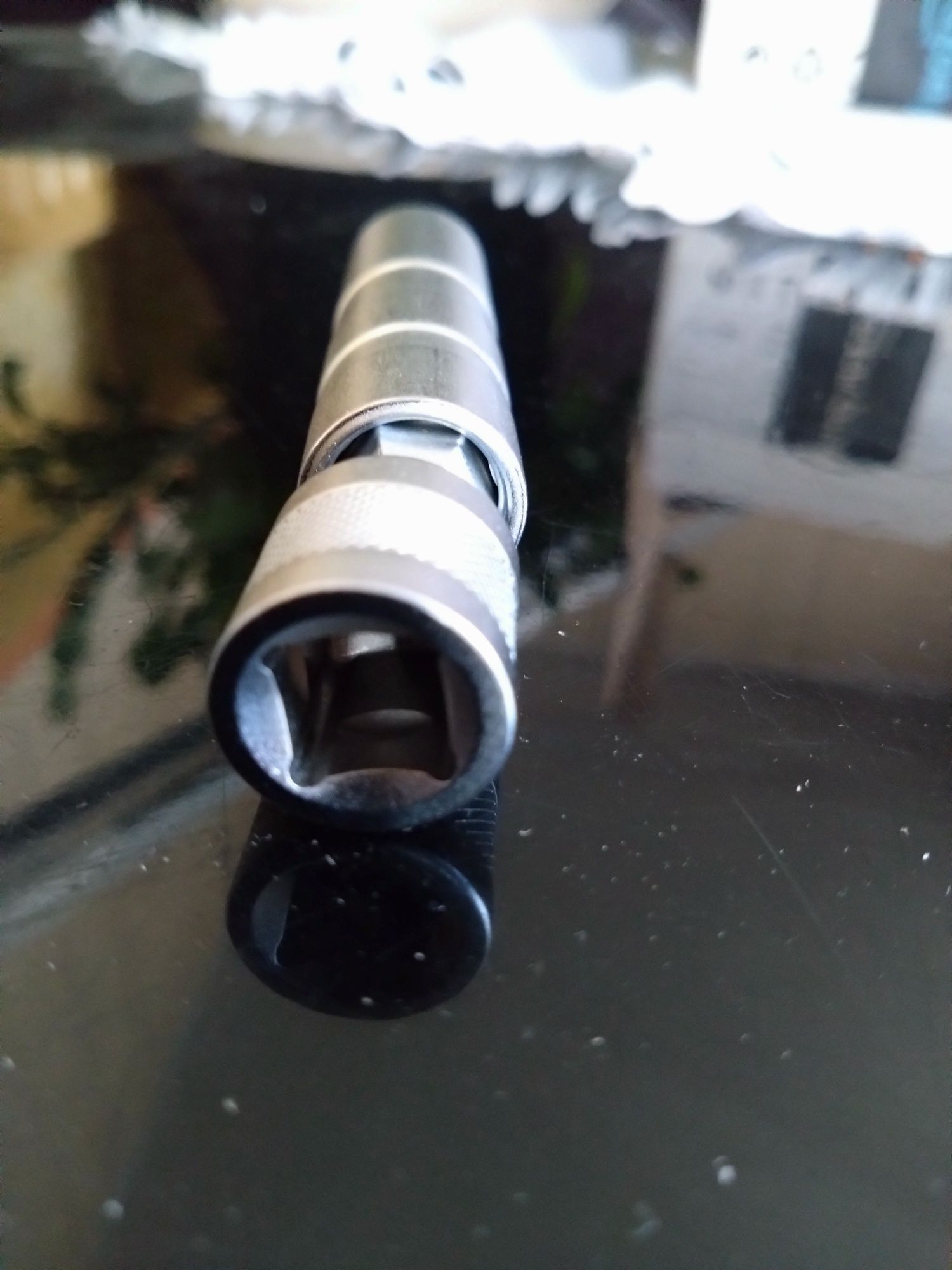 Klucz świec zapłonowych 14 mm CR-V 3/8 skrętny z magnesem Wysyłka