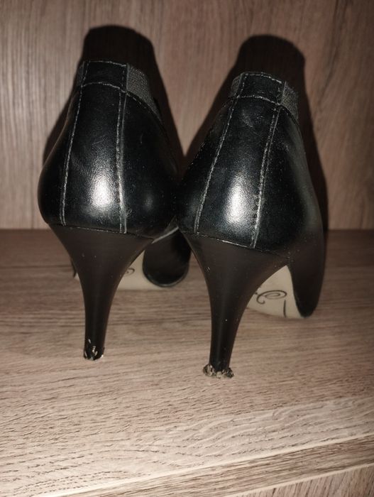 Eleganckie botki na szpilce