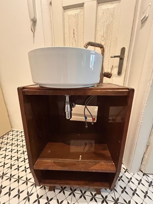 Szafka z bateria i umywalka tanio do renowacji