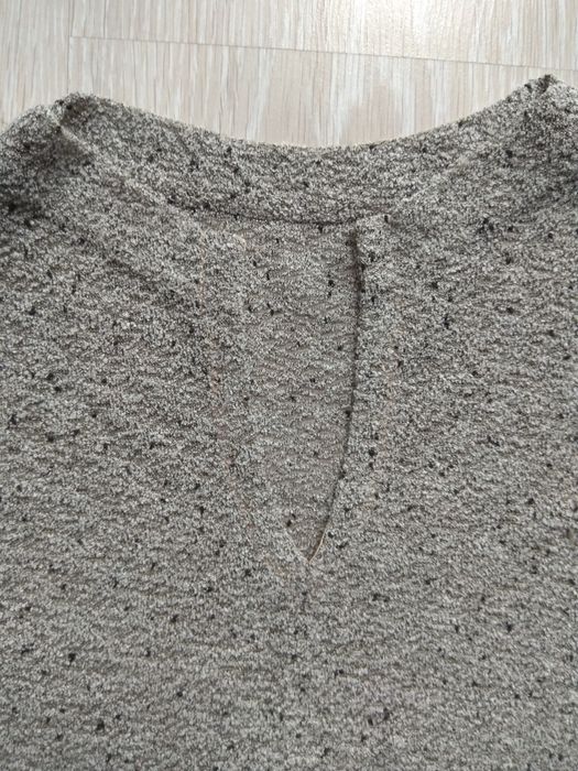 Efektowna dzianinowa sukienka o długości mini