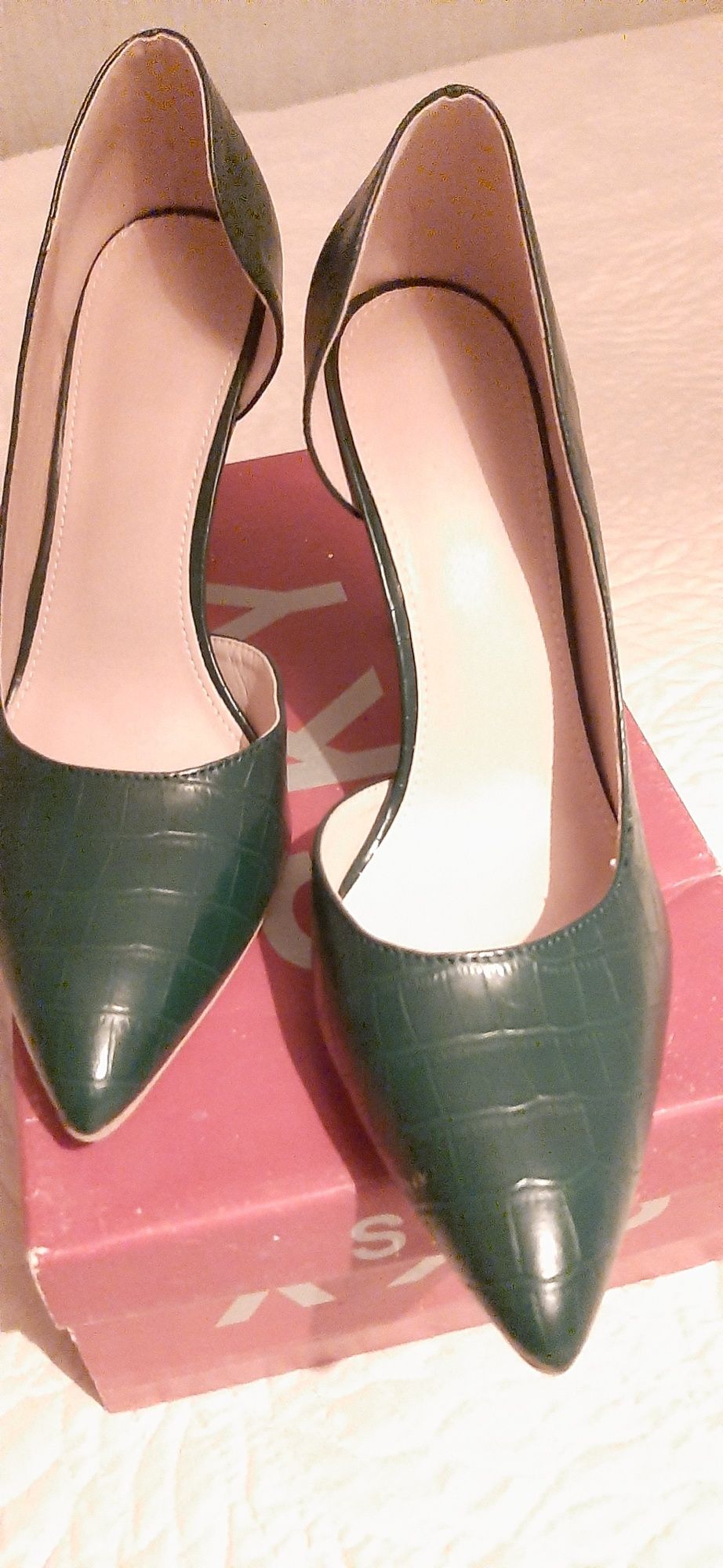 Sapatos verdes elegantes