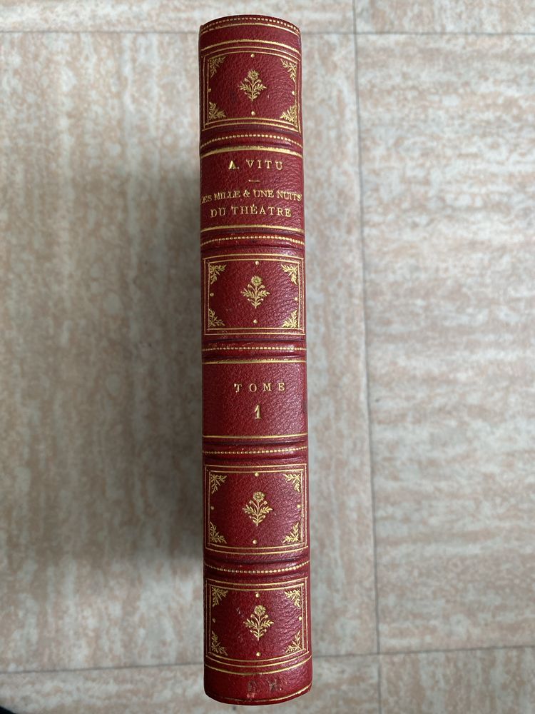 Антикварные книги 1884 и 1885 года. «Тысяча и одна ночь театра»