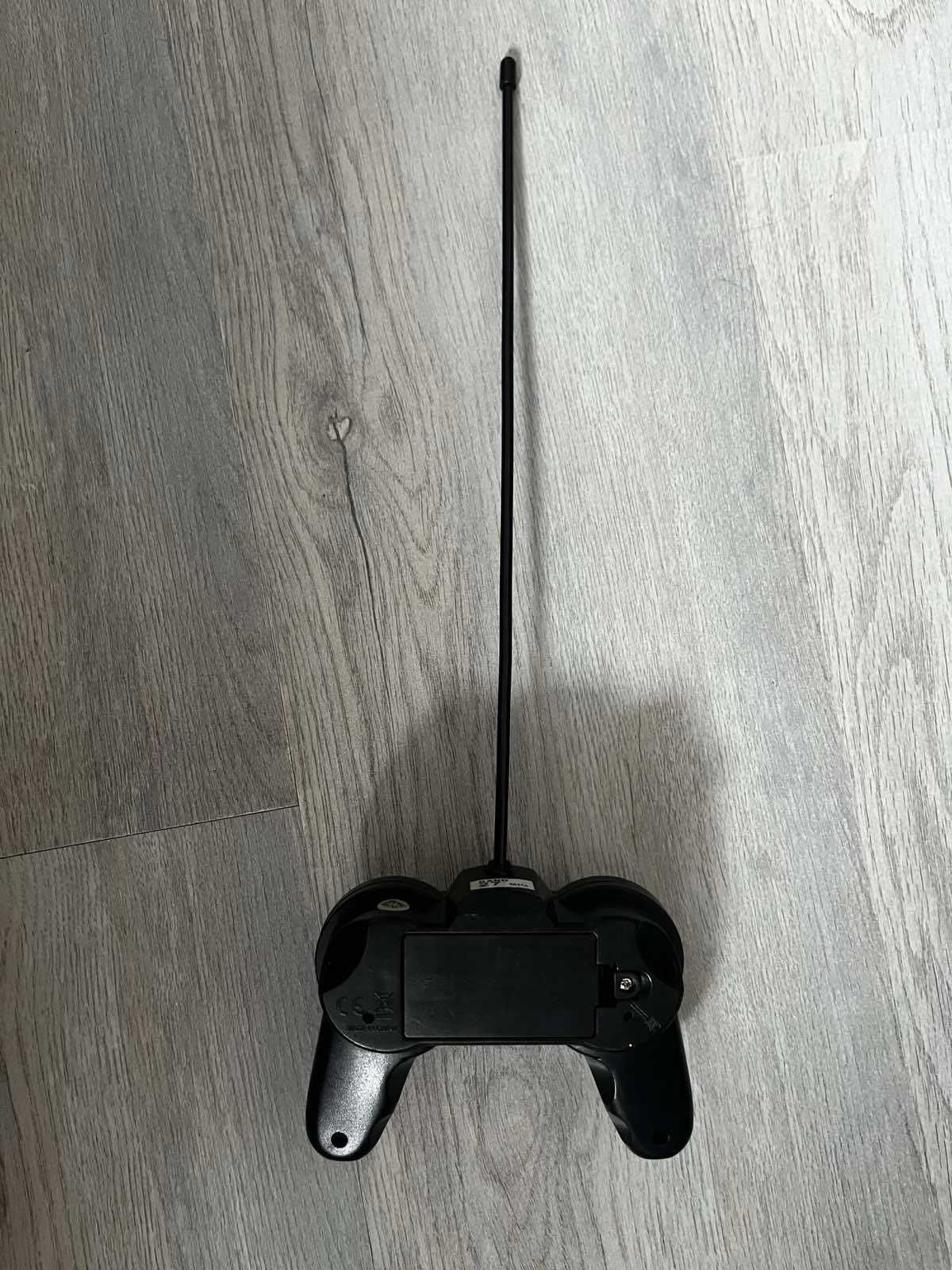 2-канальный пульт R/C для игрушечных моделей – рабочий, универсальный