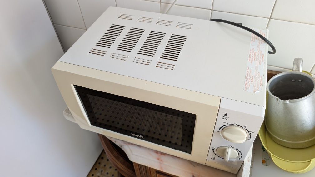 Microondas a funcionar Usado/ Microwave Working