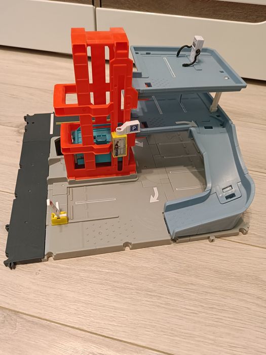 Matchbox prawdziwe przygody parking z windą