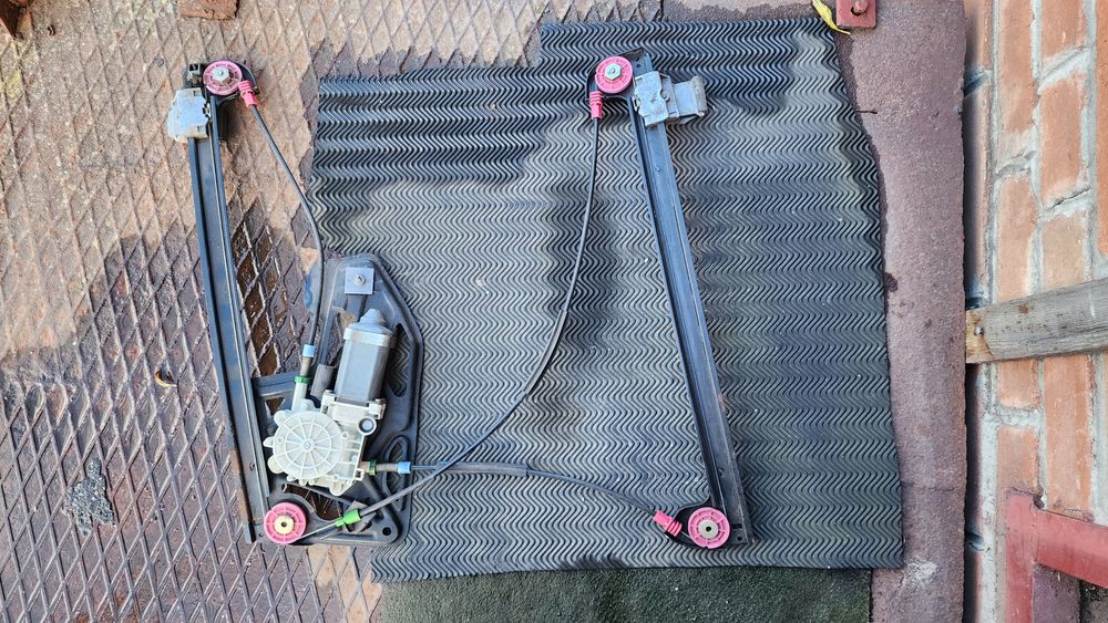 Стеклоподъёмники стойка пружина аморт руль магнитофон зч на бмв750.е38