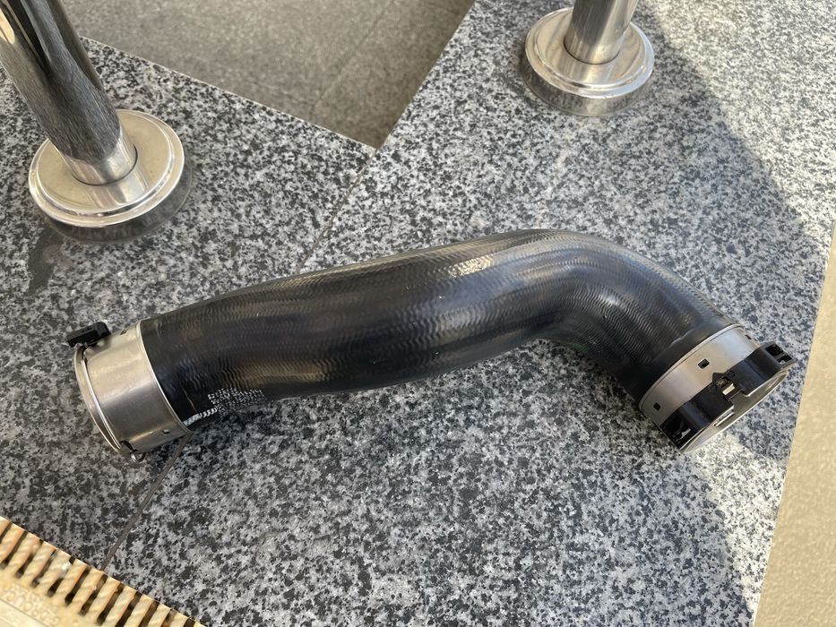 Патрубок интеркулера Mercedes CLA 1,6L бензин