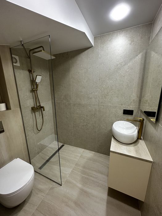 Продаж нового дизайнерського котеджу з ремонтом , меблями