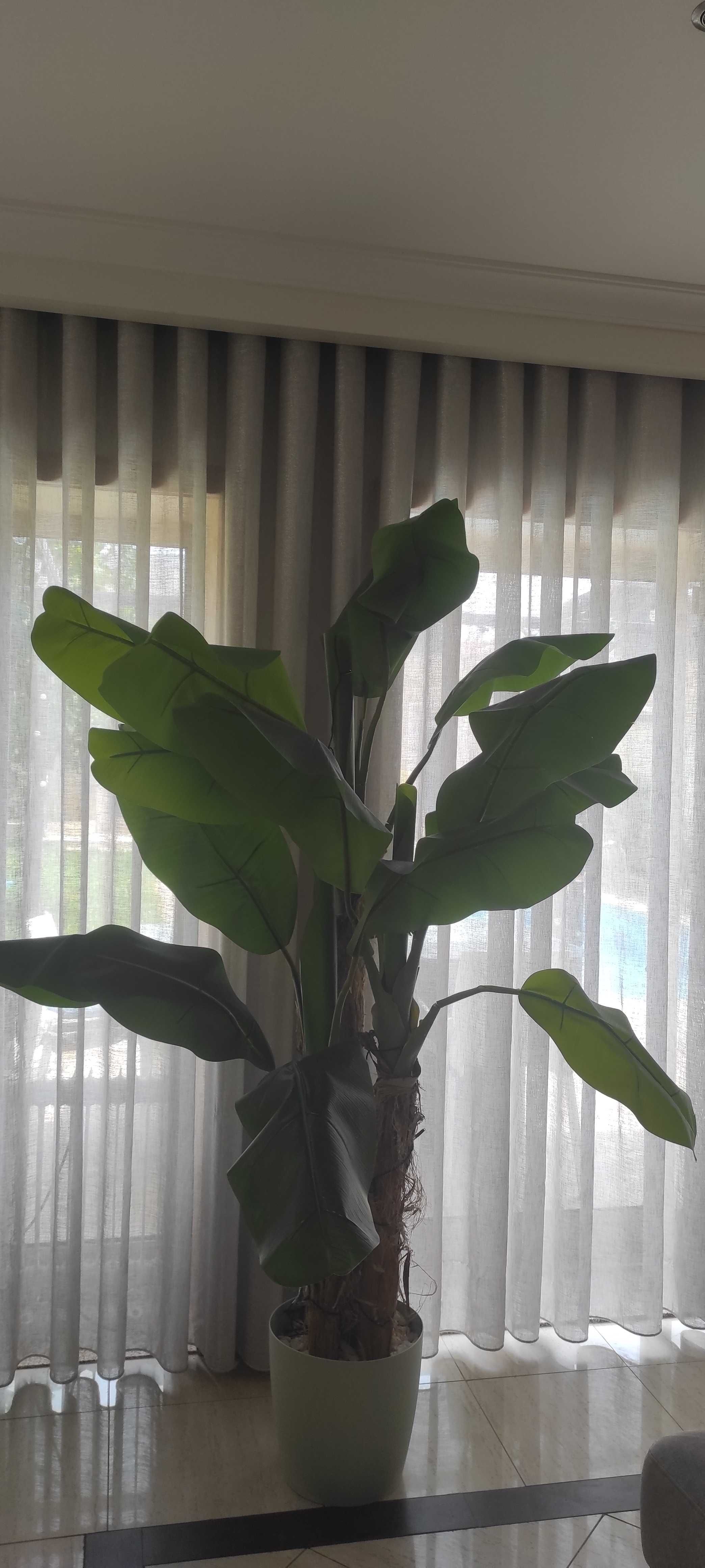 Planta artificial, de óptima qualidade, com aspeto de natural