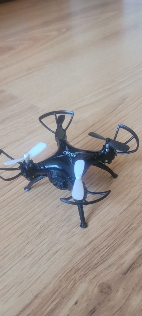 Mini Dron z kamerką