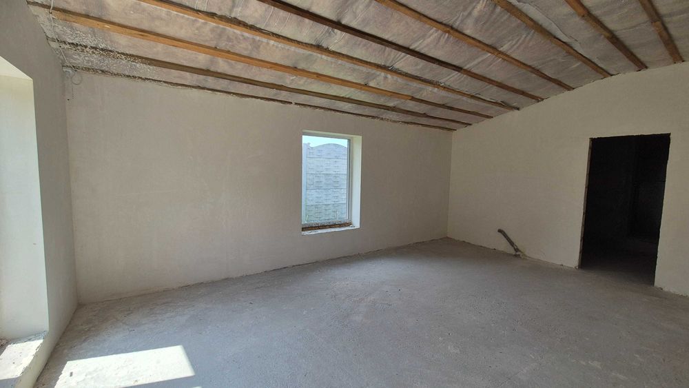 Будинок на огороженій ділянці 8 соток, штукатурка, якісні комунікації