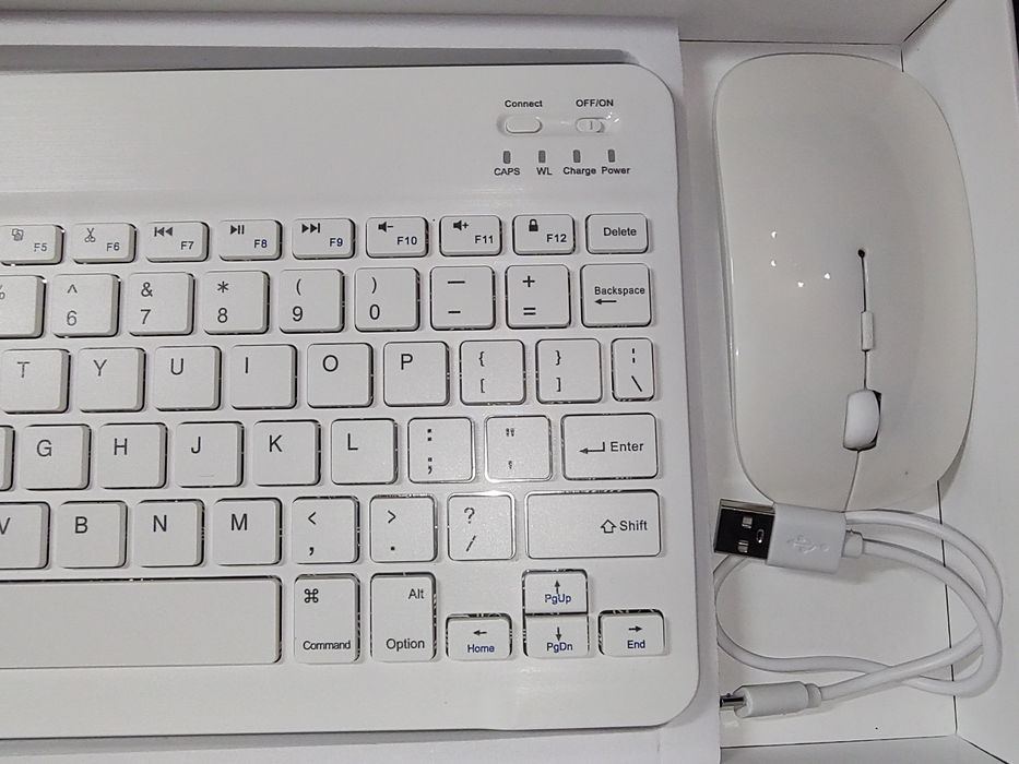 Беспроводная белая клавиатура  мышь