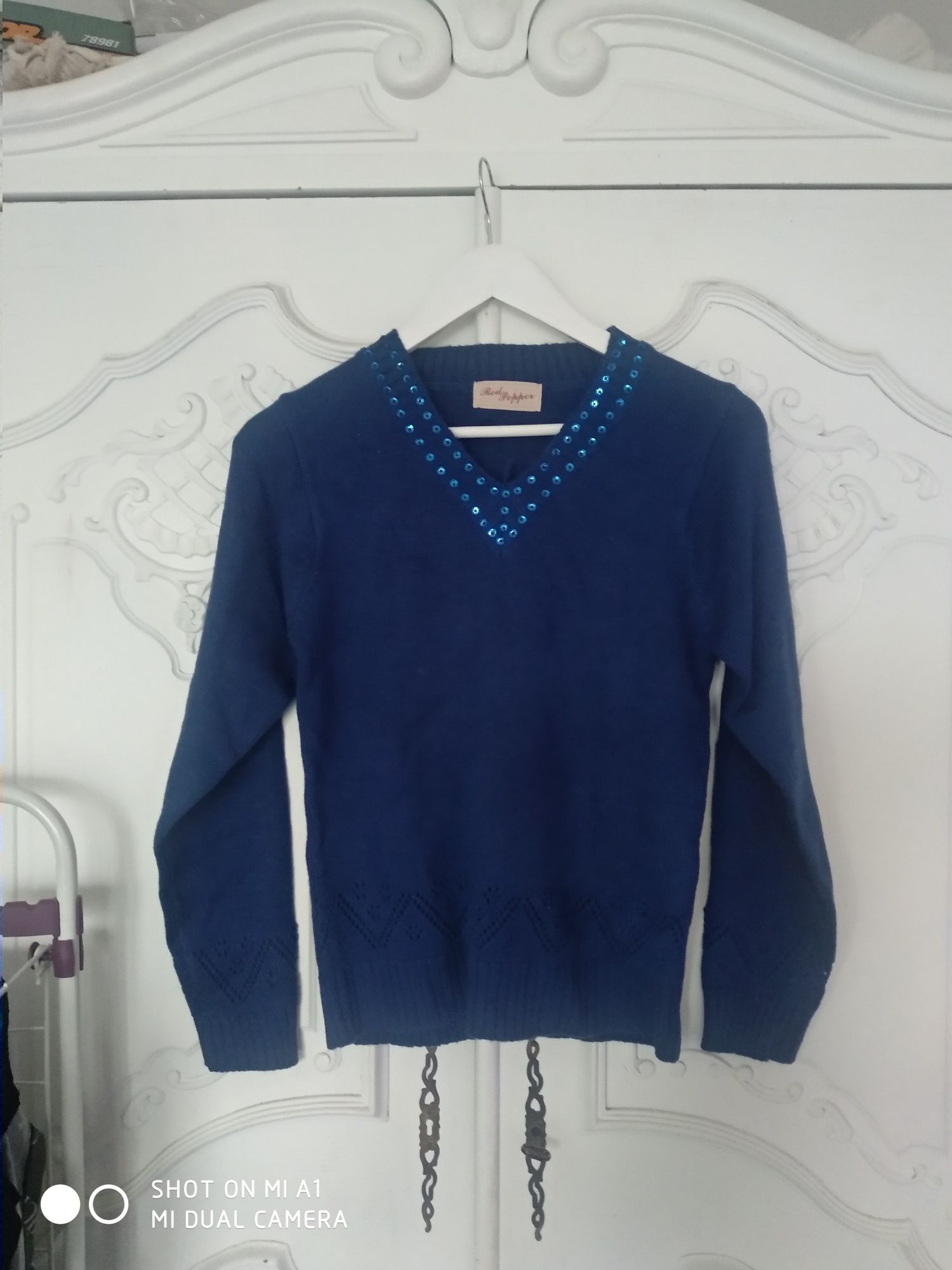 Nowy sweter r M 
Azurkowy. 
Nowy.