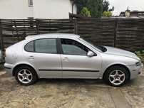 Seat Leon lekko uszkodzony