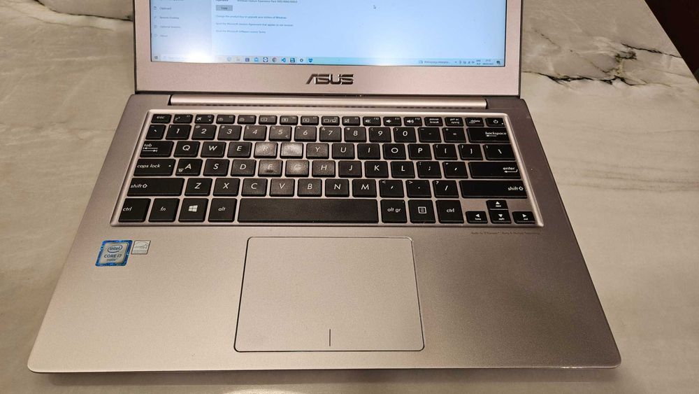 Laptop ASUS ZenBook UX303UB - i7-6500U / 12GB RAM  256GB SSD / 13" FHD