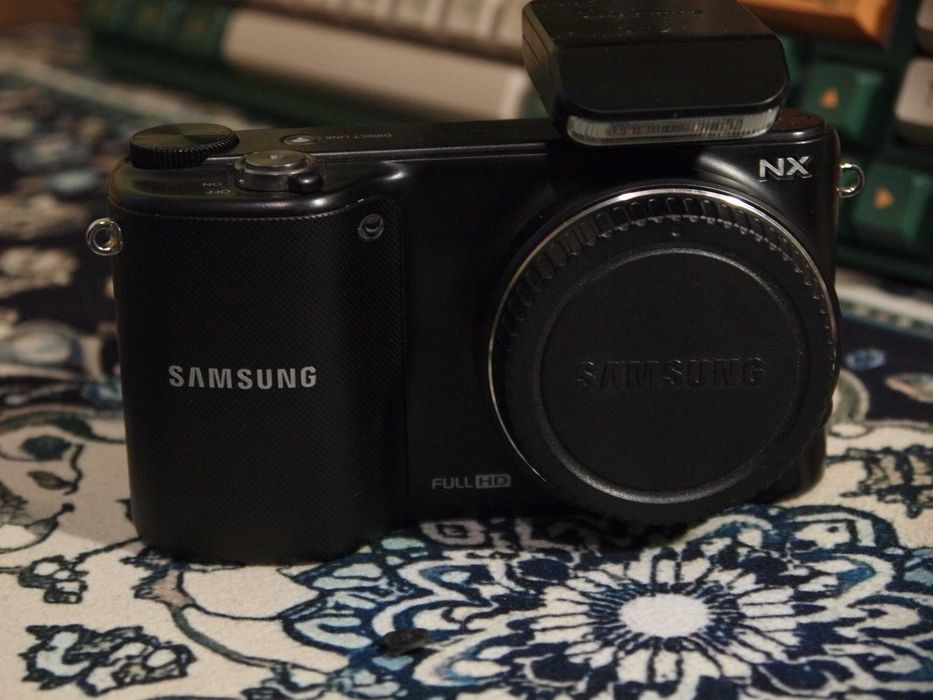 Samsung NX2000 тушка + объектив + вспышка