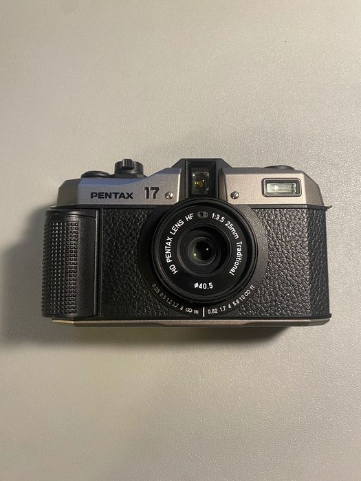 Pentax 17 – Como nova
