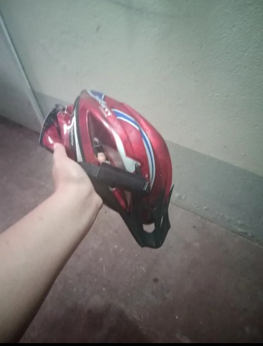 Bike muito usada e capacete