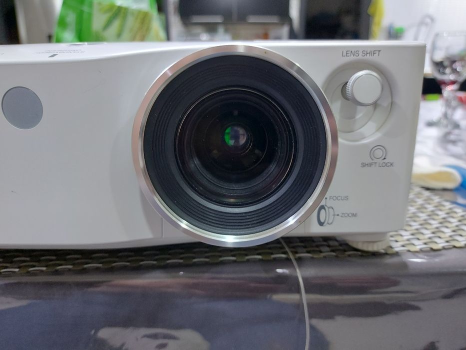 Projetor de vídeo Panasonic AX-200E