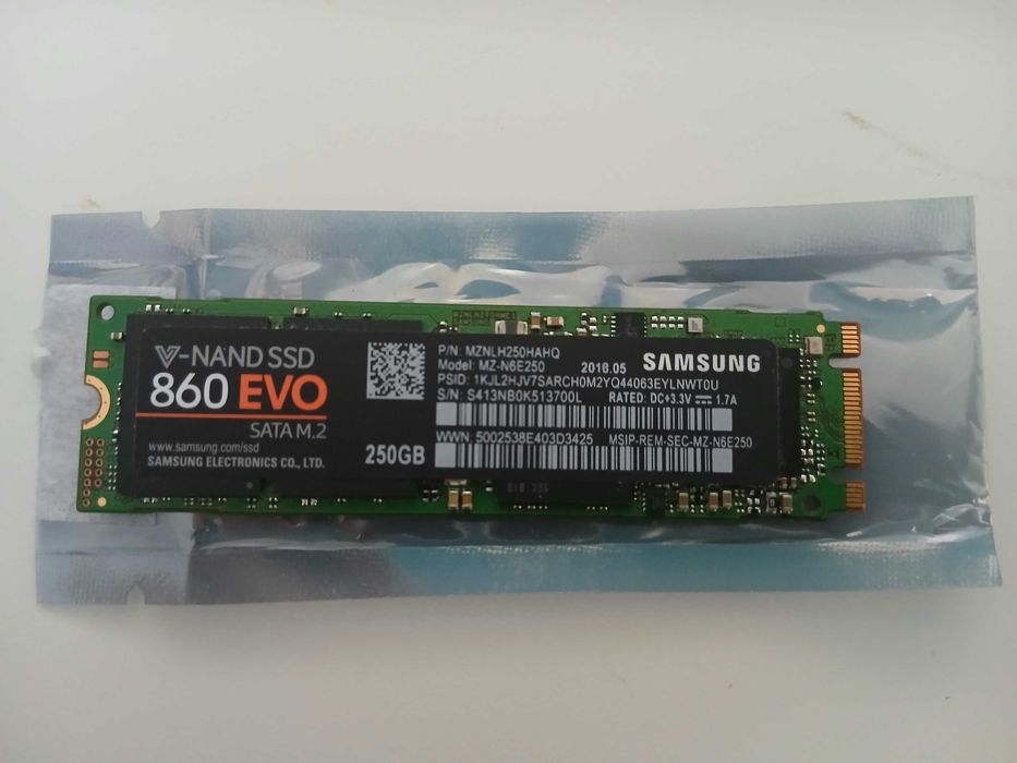 SSD Samsung 860 EVO 250GB M.2 SATA  Interface:  (não é NVMe)