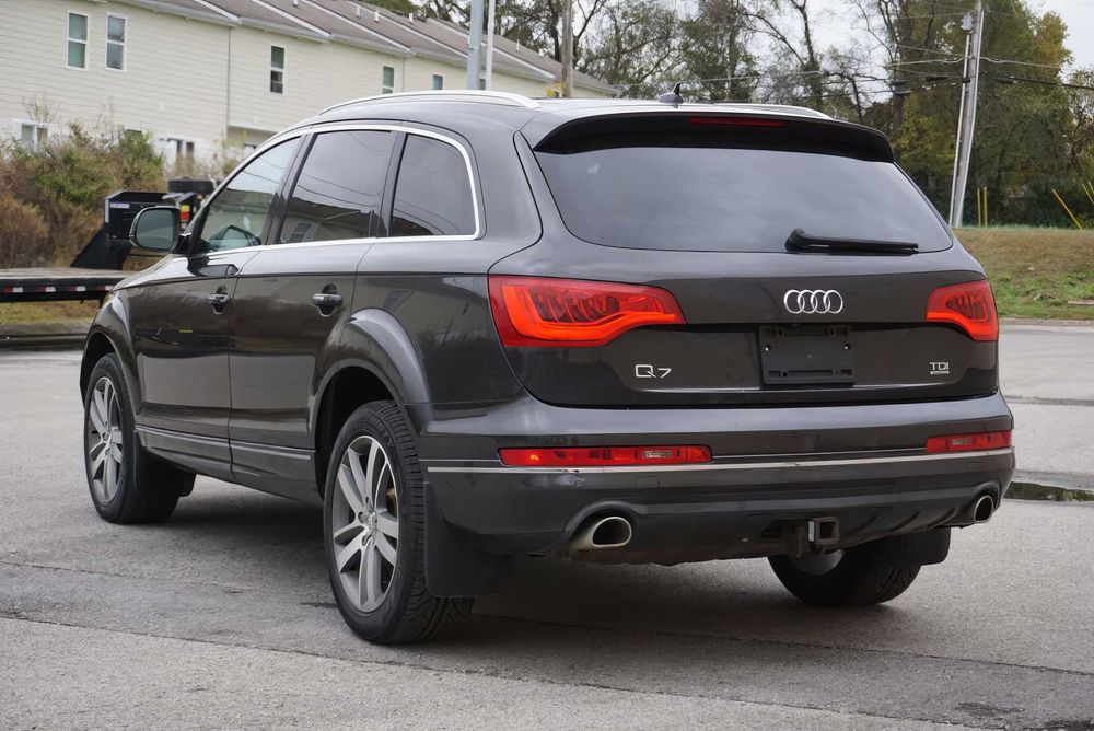 Audi Q7      2015