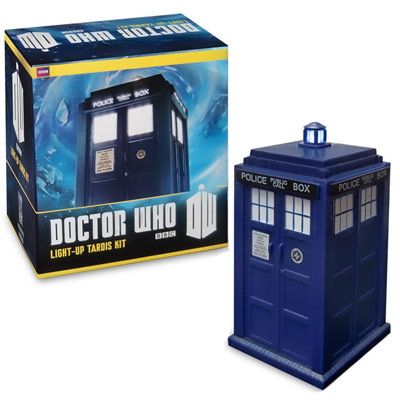 Doctor Who - Tardis com LUZ+ livrete - novo - PORTES GRÁTIS