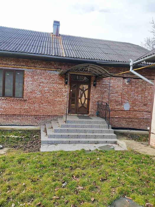 Продам хату з великою територією!