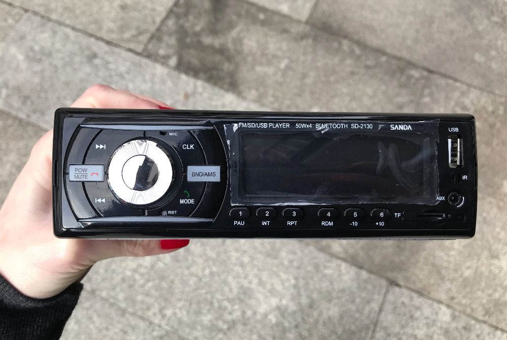 Auto-rádio universal (1 DIN) com Bluetooth, USB, Cartão memória, etc.