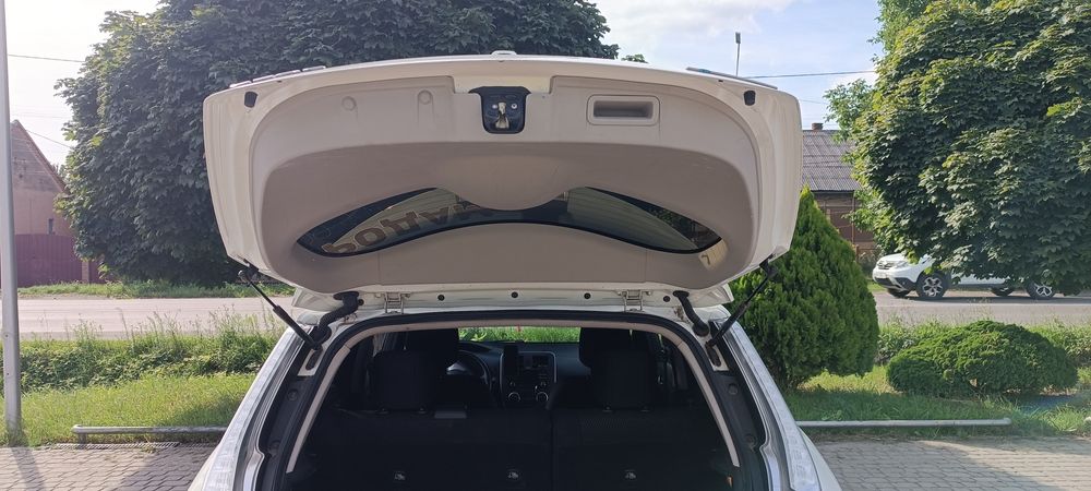 Продам Nissan Leat