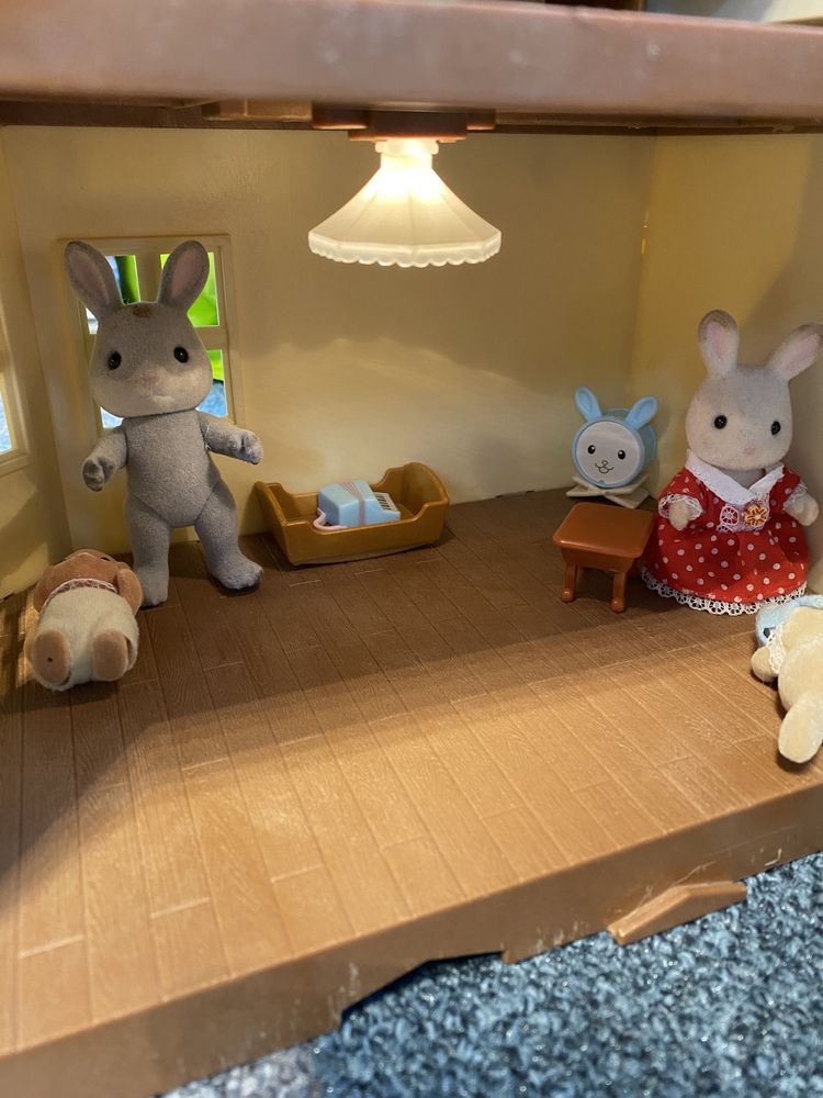 Duży zestaw Sylvanian Families umeblowany domek + 14 postaci