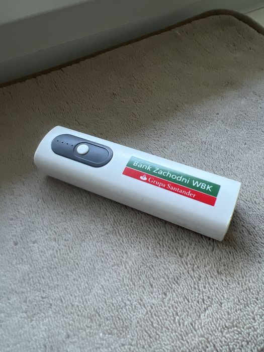 Powerbank 2600mAh z latarką mały biały