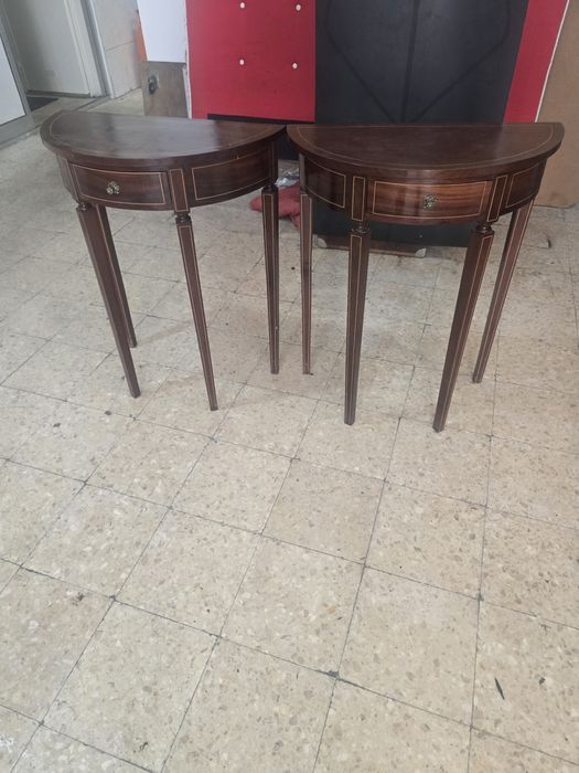 Mesinha  de cabeceira