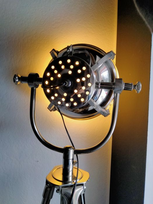 Lampa trój nożna. Stojąca. Retro