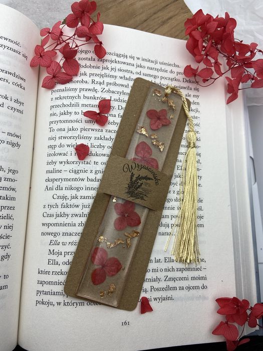 Zakładka do książki z żywicy z hortensjami