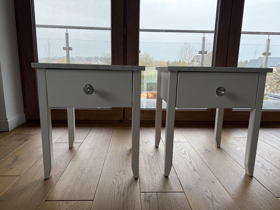 Sprzedam 2 stoliki nocne, drewniane z granitowymi blatami