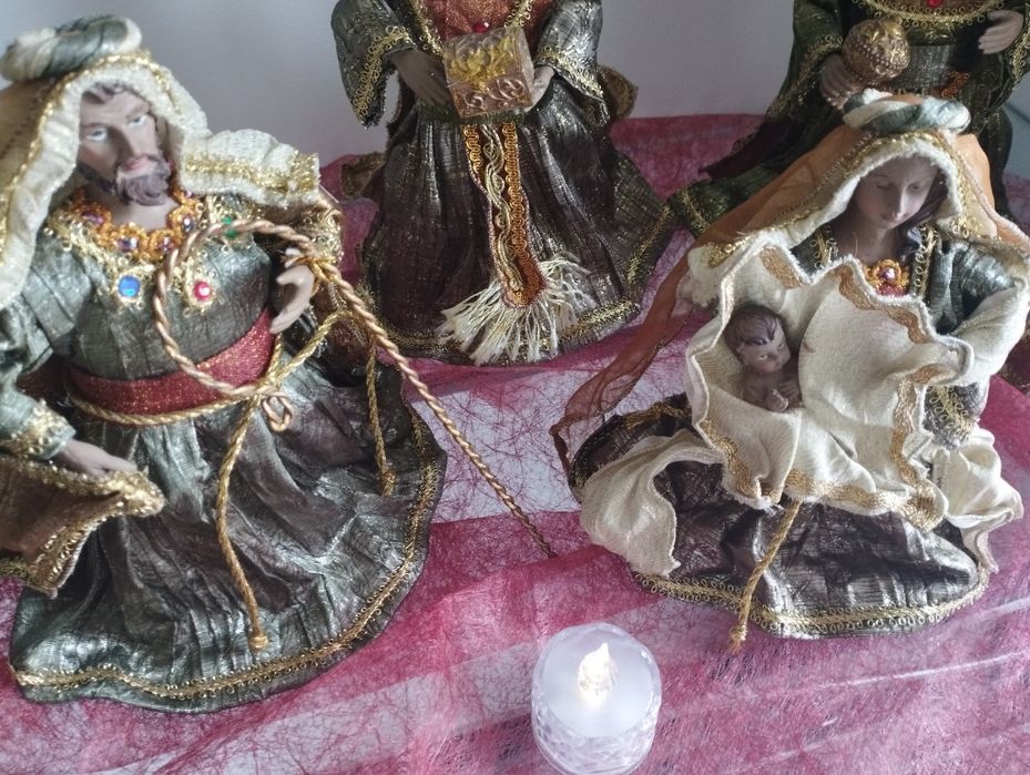 Presépio com cinco figuras muito bonito