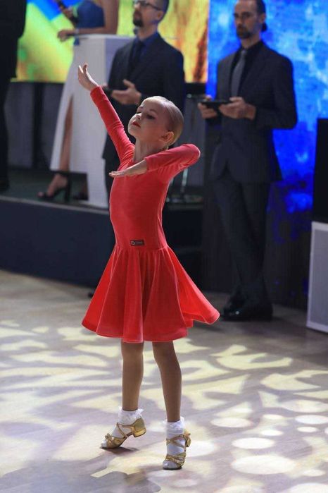 Турнірна бальна сукня