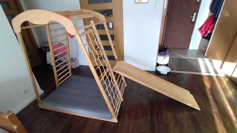 Kompleks sportowy, plac zabaw, drabinka gimnastyczna dla dzieci