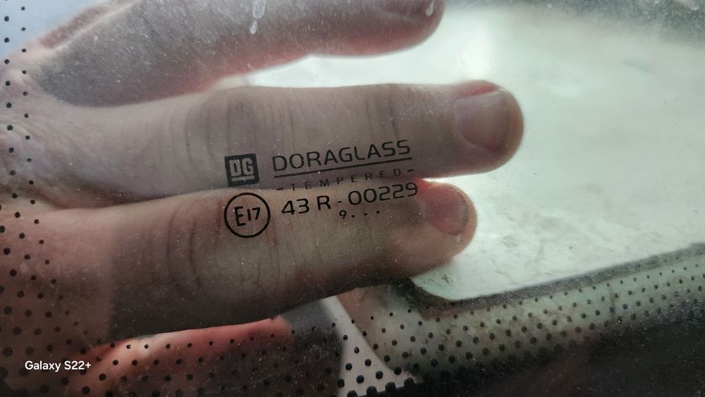 Заднє скло ляди  Volkswagen Вольцваген Т4