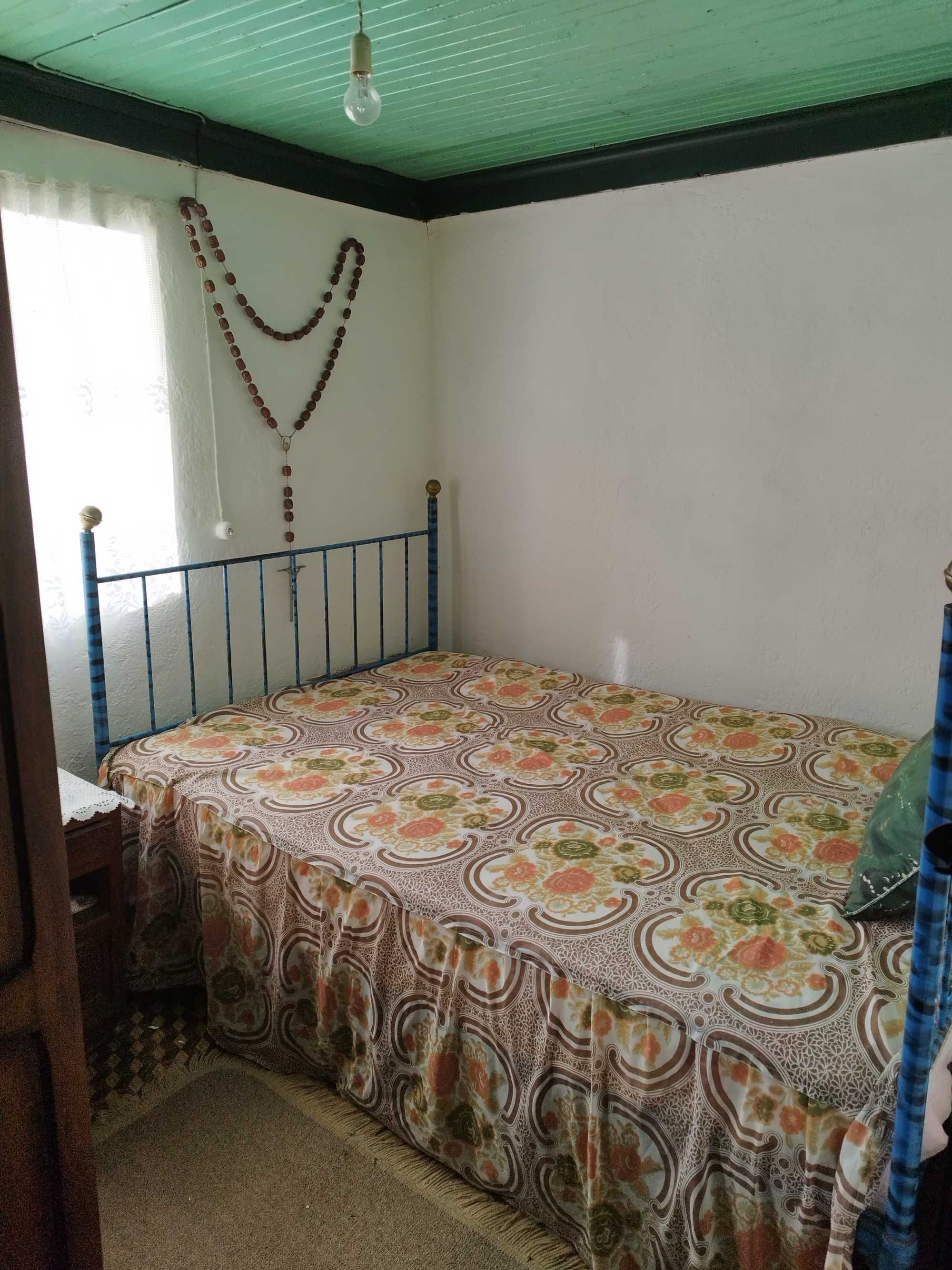Vende-se casa antiga