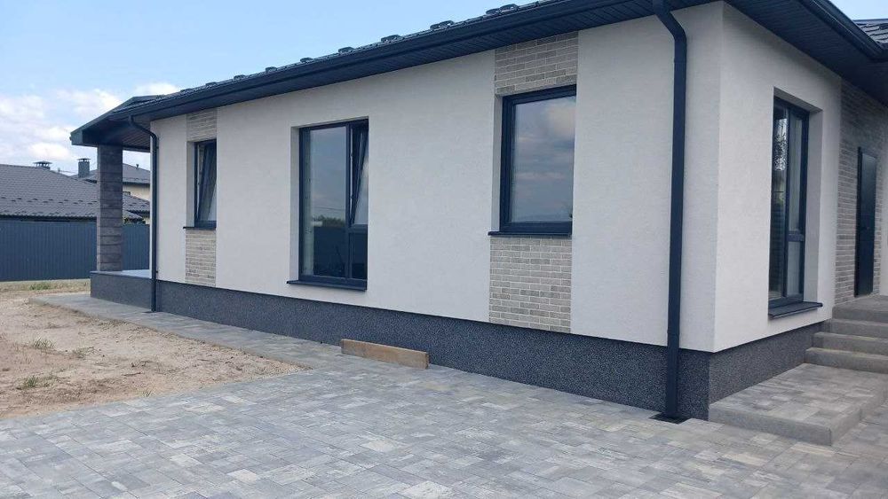 Сучасний функціональний одноповерховий будинок у Лісовій Бучі