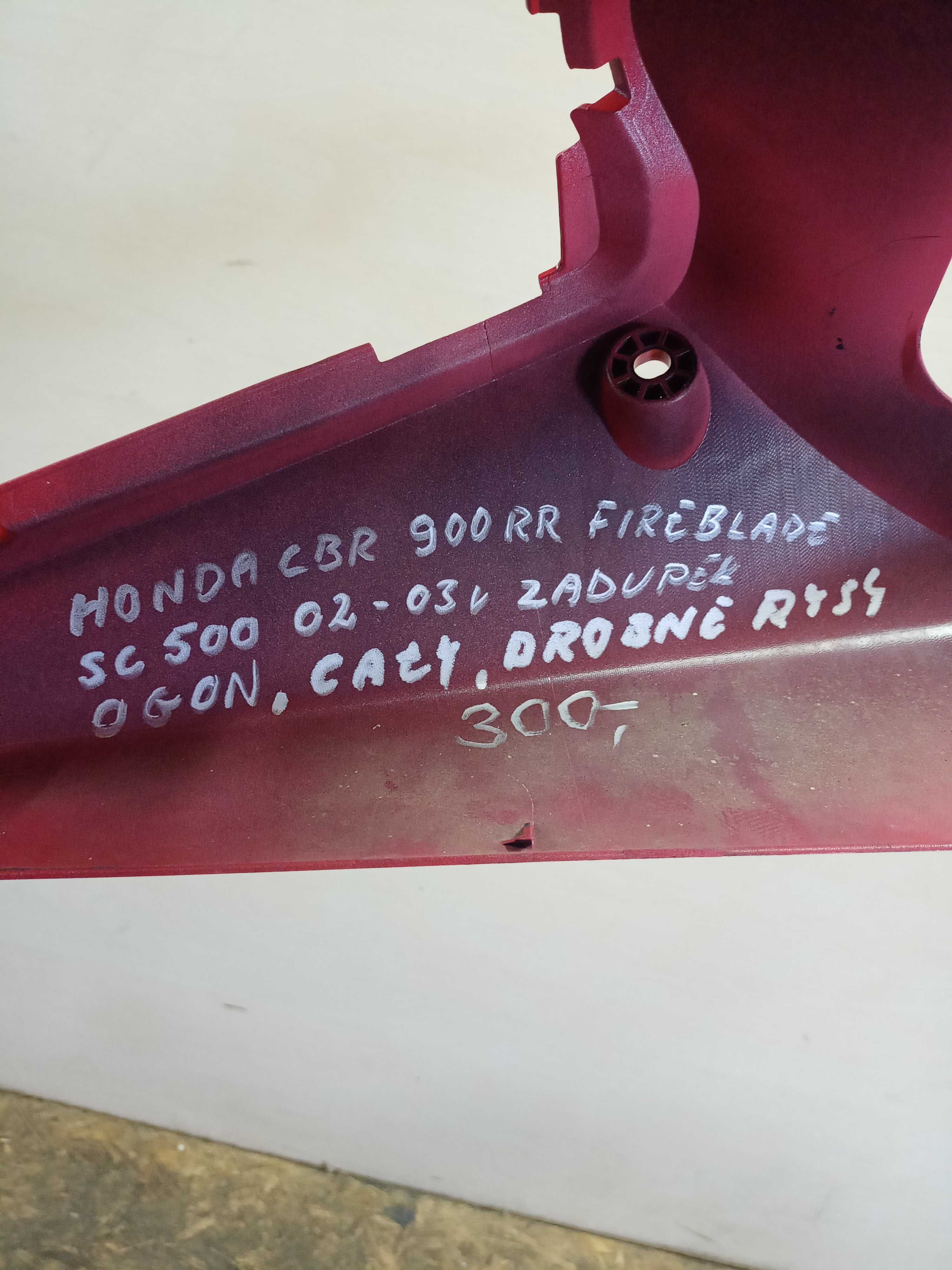 Honda CBR 900 RR Fireblade SC500 zadupek ogon cały rysy 02-03