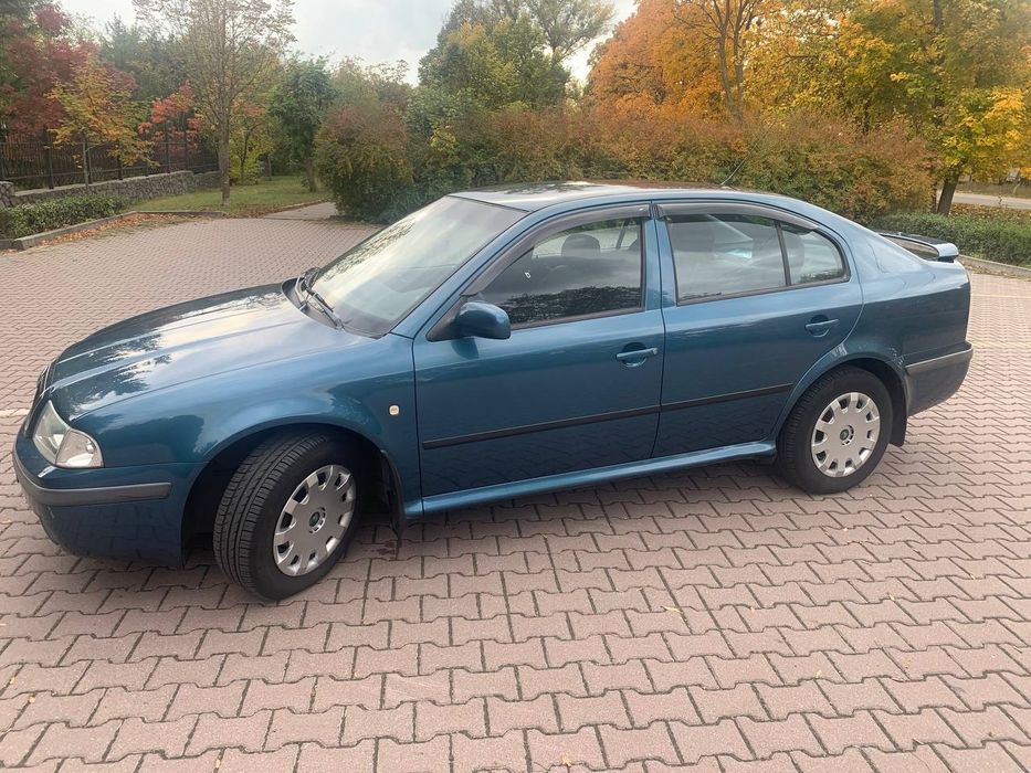 Автомобіль Skoda Octavia Tour