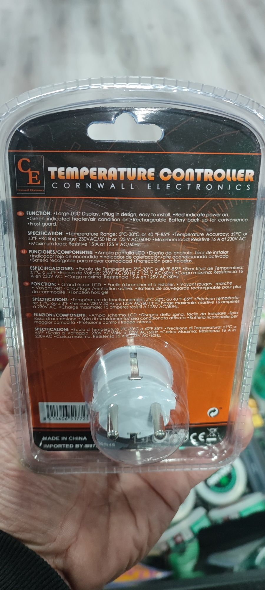 Controladores de vários tipos  temperatura, humidade ou potenciómetro