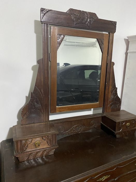 Comoda antiga em bom estado 100 anos