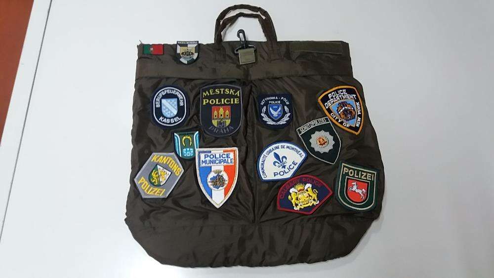 Saco militar, Helmet Bag com emblemas policia internacionais.