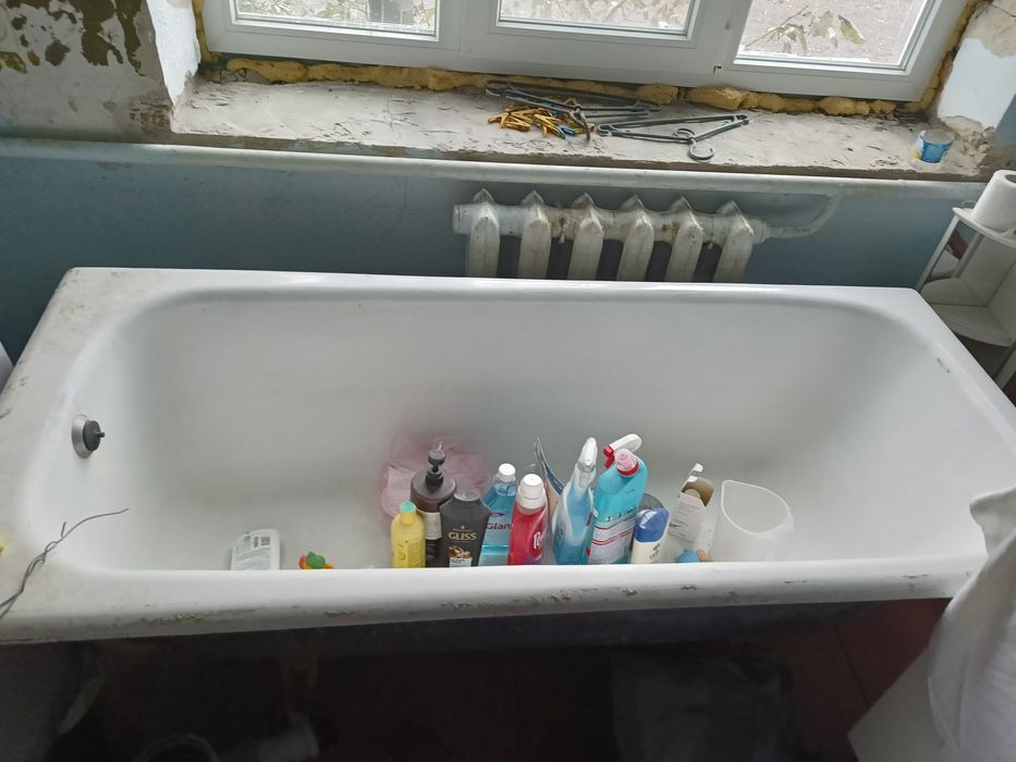 Чавунна ванна під реставрацію