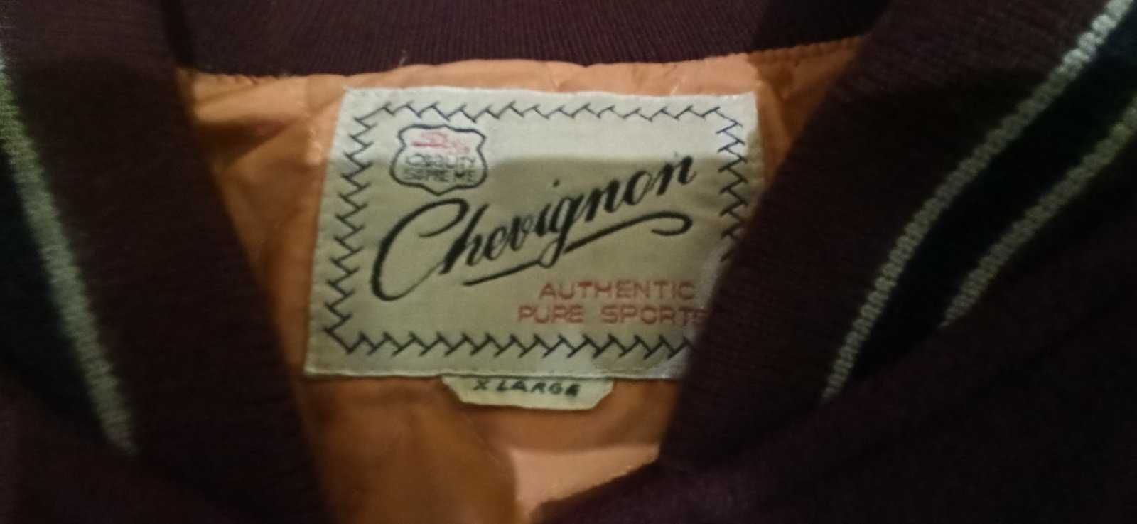 Бомбер від бренду Chevignon